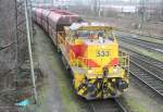 Die 533 der E&H zieht einen Kokszug am 05.02.2010 in ...