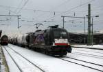 eisenbahngesellschaft-potsdam-egp Kaum am 04.02. aus der Regionalbahn (links) gestolpert, kam schon eine Lok, die ich schon ewig mal fotografieren wollte. 
EGP ES 64 US - 002 der EGP!Sie fuhr nach dem Personalwechsel weiter Richtung Sch�nefeld.
