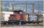 em-3-3 Neben der Em 3/3 18830 sieht auch der Rest am Bahnhof Landquart etwas betagt aus. (26.07.2010)
