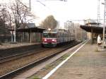 en57 Ein EN57 gerade eingefahren nach Ligota (Katowice)f�hrt nach Wodzisław Śląski‎.
