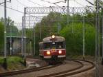 Warszawa Jelonki, 1.05.2010. EN57-804 als Zug der Linie S9 man�vriert, ...