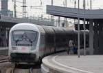 Nachschuss auf den IC2311 nach Stuttgart im Essener Hbf 10.4.10 ...