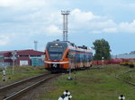 Estnischer Stadler-Flirt-Dieseltriebzug 2312 bei der Ankunft in Tapa.