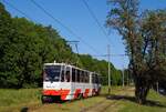 Der aus Erfurt 2008 übernommene KT4D 162, der dort einst mit der Nummer 516 verkehrte, kurz vor der Haltestelle Maleva.