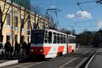 Tw 174 der Tallinn Transport an der Hst. Mare PST der Linie 2 am 08.05.2017. Dieser KT4D, Baujahr 1986 und modernisiert 1992, wurde 2009 von der Straßenbahn Erfurt nach Tallinn verkauft. In Erfurt war er als Tw 514 im Einsatz.