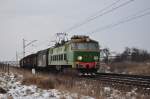 Hier zieht ET 22 984 einen kurzen G�terzug Richtung Krakau. ...