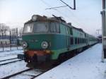 ET22-963 wartet auf die fahrt mit dem Schnellzug nach Kudowa.Der ...
