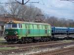 ET22 Die ET22 908 mit einem G�terzug im Bahnhof Jelenia Gora (Hirschberg) am 22/04/10.