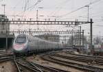 P�nktlich abgefahren, verl�sst der SBB ETR 610 als EC 39 ...