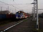 Eine EU07 in Ligota (Katowice) f�hrt im Abendlichem Licht weiter ...