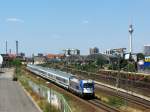 eu445370-183-husarztaurus Dann der erwartete EC 45 nach Warszawa Wschodnia mit 370 009 der PKP. Sie verlassen soeben mit einer kleinen Versp�tung den Berliner Ostbahnhof und lassen Berlin auf der Fahrt gen Polen am 20.07. hinter sich! Was sind denn das eig. f�r tolle Loks? ;-)!!
