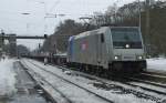 185 672-3 mit Containerzug ...  Jens Baumhauer 17.01.2010
