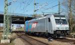 185 680-6 der EVB rollt am 17.04.10 als Lz aus ...