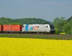 185 680-6 der EVB donnert hier mit ihrem Containerzug am ...
