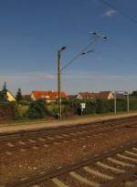 Im Fahrleitungsmast intigrierte Bahnhofsbeleuchtung ...  Frank Thomas 08.09.2010