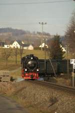 Fichtelbergbahn 99 773 ist am 21.11.09 zwischen Bahnhof Neudorf und dem Haltepunkt Vierenstra�e unterwegs. 