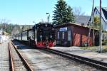 Fichtelbergbahn 99 773 f�hrt am 18.04.2010 in Kretscham-Rothensehma mit ihrem Mittagspersonenzug in Richtung Cranzahl ein.