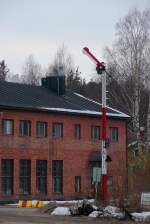 Ein altes Formsignal ist im BW des Bahnhofs Riihimki ausgestellt, 12.4.13