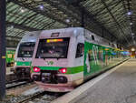 VR Sm4 6423 mit einem Regionalzug nach Riihimäki in Helsinki, 05.12.2023.