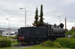 Eine finnische Hv 1 mit der Nummer 575 am 2. Juli 2004, aufgestellt als Lokdenkmal in Hatanp, einem Stadtteil von Tampere. Hatanp liegt sdlich der Innenstadt und ist Standort der Lokomotivfabrik Lokomo. Gesehen am 09.06.2012.