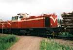 DV 12 2747 und 2751 am 30.06.2000 vor einem Holzzug bei Lapinjrvi.