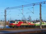Bleibt im Rahmen: E-Lok der VR-Baureihe Sr1, #3012, abgestellt in Riihimki, 14.4.13 
