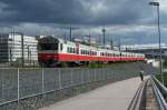 Dieser Zug der Linie M (Vandaforsen - Hoplax - Ble - Helsingfors) erreicht am 19.06.2007 den Bahnhof Ble und besteht aus je einer Sm 1-und Sm 2-Einheit.