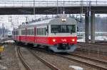 Ein weiterer Triebwagen der VR-Baureihe Sm1 #6221 fhrt in den Bahnhof Riihimki, um die lange Reihe der dort auf Gleis 2 abgestellten Sm1- und Sm2-Triebwagen noch etwas zu verlngern.