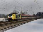 Die ES 64 F4-093 am 19.12.2009 mit einem Italienischen EC ...