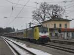 fnm-ferrovia-nord-milano--nordcargo-und-lenord Die ES 64 F4-091 am 13.03.2010 mit einem Brenner EC Bei der Durchfahrt in A�ling. 