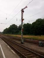 Formsignale Das sieht wohl jeder Lokf�hrer gerne.Ausfahrsignal C in Sassnitz in Fahrtstellung.