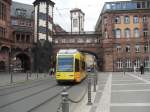Eine Tram in Frankfurt am Main auf der Linie 11 ...