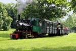 frankfurter-feldbahnmuseum-ev FFM Feldbahnfest - 35J FFM - 06.06.2010: Der aus Brigadewagen bestehende Personenzug wird von Lok 6 'FABIA' gezogen, die 1939 von Henschel & Sohn an die Heeresfeldbahn geliefert wurde. - Weitere Fotos siehe auch auf http://www.schmalspuralbum.de/