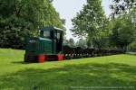 frankfurter-feldbahnmuseum-ev FFM Feldbahnfest - 35J FFM - 06.06.2010: Die Deutz D3 durchf�hrt mit einem stattlichen Kipplorenzug den Rebstockpark. - Weitere Fotos siehe auch auf http://www.schmalspuralbum.de/