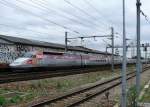 SNCF TGV-IRIS320 
Dieses Einzelstck ist ein Hochgeschwindigkeitsmesszug, der aus dem TGV-Rseau 4530 entstanden ist.
Er verkehrt regulr mit einer Hchstgeschwindigkeit von 320 km/h, wobei er die Gleislage, 
die gegenseitige Beeinflussung von Gleis und Fahrzeug, die Signalsysteme,
 die Durchgngigkeit der Stromversorgung sowie die Druckverhltnisse bei Zugbegegnungen und in Tunnels messen kann.
Er trgt die Aufschrift  INFRASTRUCTURE CONTROLE A GRANDE VITESSE .


06.05.2009 Saint Denis