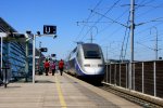 Ein Nachschuss von TGV 26438 aus Marseille-St-Charles(F) nach Paris Gare de Lyon(F) bei der abfahrt aus Avignon-TGV-Gare(F) bei tollem Sommerwetter am 9.8.2013.