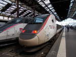 Hier ein TGV Pos (Nr.: 4415) der TGV Lyria im Sommer 2016 im Bahnhof Paris Gare de Lyon.