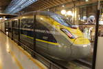 Eurostar in Paris im Bahnhof Gare du Nord. Ohne Ticket nur hinter Plexiglas zu begutachten. Aufnahme 02.08.2016