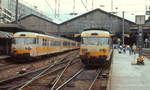 Im Sommer 1993 stehen zwei Turbinentriebwagen der Reihe T2000 abfahrbereit in Paris Gare Saint-Lazare