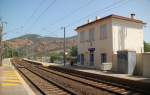 SNCF Bahnhofsgebude Anthor am 24.06.2007. Hier blicken wir in Richtung Nizza und weiterfhrend Vintimille bzw. Ventimiglia (Italien). An diesem meistens komplett verschlossenen Bahnhof wird nicht mehr all zu oft angehalten, auch wenn der Durchfahrverkehr durchaus betrchtlich ist.