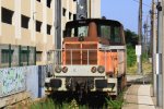 SNCF Y 8430 steht auf dem abstellgleis vom Bahnhof von Avignon(F) am einem tollem Sommertag am 4.8.2013.