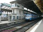 Vom X2878 angefhrter Triebwagenzug fhrt aus der Bahnhofshalle von Lyon-Perrache nach Lyon-Part-Dieu.