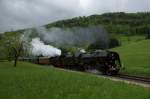 Am 12.05.2013 dampft die 141.R.144 gemeinsam mit der 64 518 die von Trimbach hinauf zum Hauenstein-Scheiteltunnel.