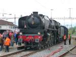 Dampflok 241 A 65 unterwegs nach Interlaken Ost zum Dampfloktreffen, Hier beim Wasserfassen im Bahnhof Lyss am 1505.2010