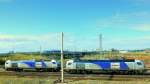 Frankreich, Languedoc, Hérault, Sète. Zwei Vossloh Dieselloks von EUROPORTE, die CC 4015 und die CC 4034 warten im Verschiebebahnhof von Sète. 03.03.2015