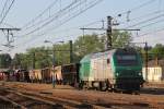 475463 mit einem Güterzug in die Richtung Cahors auf Bahnhof Gourdon am 24-6-2014.