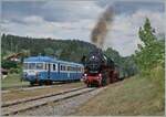 30 ANS CONI'FER /30 Jahre Coni'Fer - So viel Verkehr gab es wohl hier seit gut 110 Jahren nicht mehr! Der X 2816 der Association l'autorail X2800 du Haut-Doubs wartet im mir bis anhin unbekannten Kreuzungsbahnhof der Coni'Fer von Le Touillon auf den von der 52 8163-9 geführten Gegenzug. Die Kreuzung der beiden doch so verschiedenen Züge war für mich der fotografische Höhepunkt des Jubiläums. 

15. Juli 2023