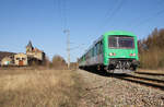 CFTSA X 4719/8716 (Caravelle) war am 07.04.2018 auf Rundfahrt durch die  neue  Region Grand Est. Auf dem Heimweig von Straßburg nach Attigny durchfährt der Triebwagen den Bahnhof von Hargarten-Falck. Das Zweiklanghorn war noch bis weit hinter Téterchen zu hören. Der Bahnhof Hargarten-Flack besitzt noch 12 Gleise, wovon nur die beiden Durchgangsgleise noch genutzt werden. Der Rest der Gleisanlagen ist überwuchert und teilweise zugewachsen.