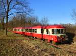 weihnachtlich geschmckter Adventssonderzug verlt Neubreisach (Neuf-Brisach) zur Fahrt nach Colmar, der Sonderzug verbindt die Weihnachtsmrkte in den beiden Stdten am 10.