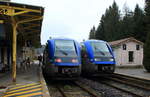 Im 1.024 m hoch gelegenen Bahnhof La Bastide St-Laurent-les-Bains, dem Scheitelpunkt der Cevennenbahn, kreuzen sich am 01.04.2017 die Intercite aus Clermont-Ferrant (X 73677) und Nimes (X 73701).